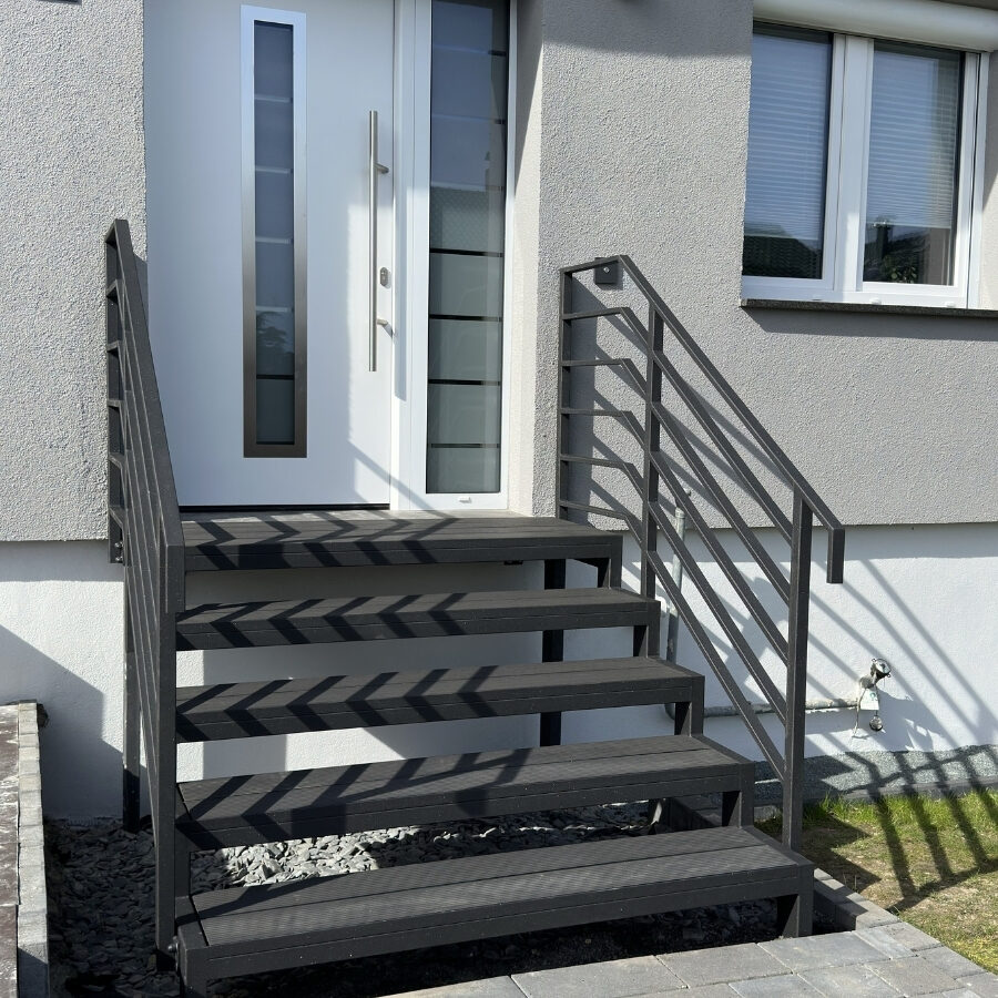 Außentreppe Düsseldorf modern geplant Moderne Außentreppe in Düsseldorf für Eingangsbereich, Terrasse und Garten