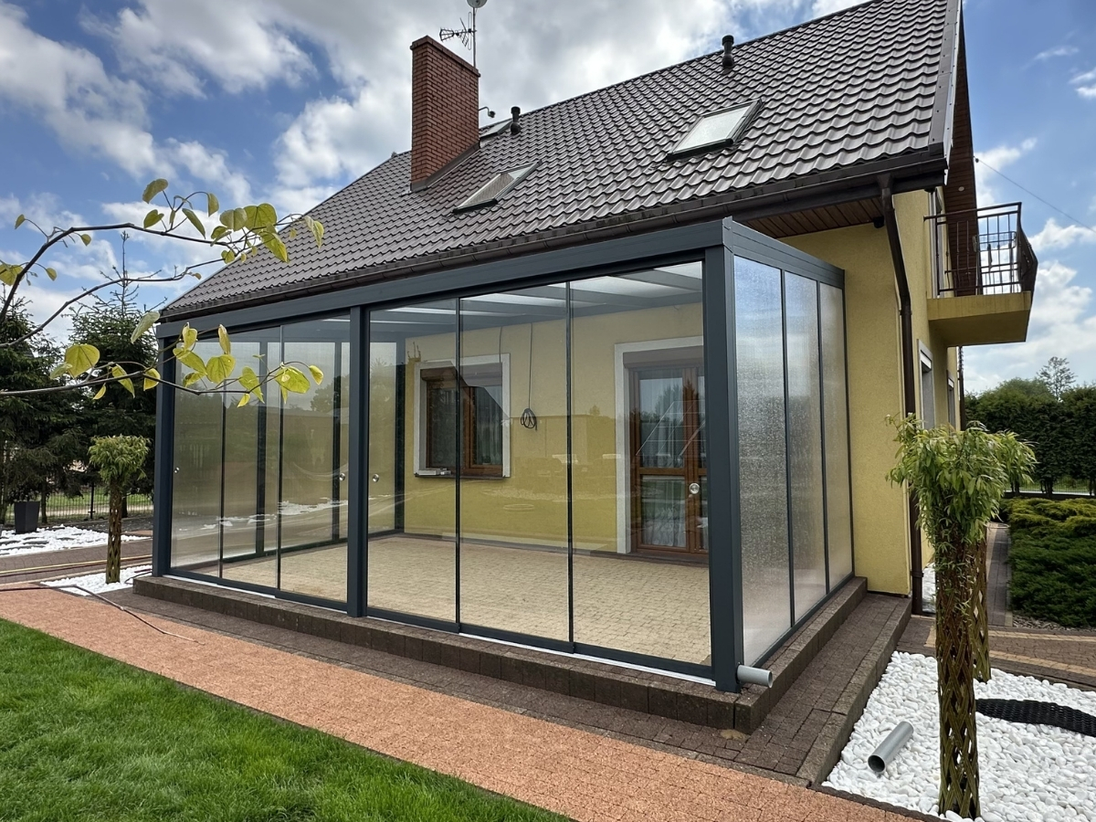 Aluminium Terrassenüberdachung in Bremen mit moderner Glas- oder Polycarbonat-Eindeckung